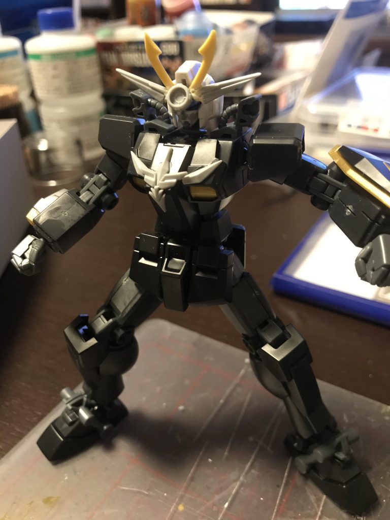 顔はAGE-FXであとはブラックウォーリアです。胸はジオンレリーフを切って貼っただけ。