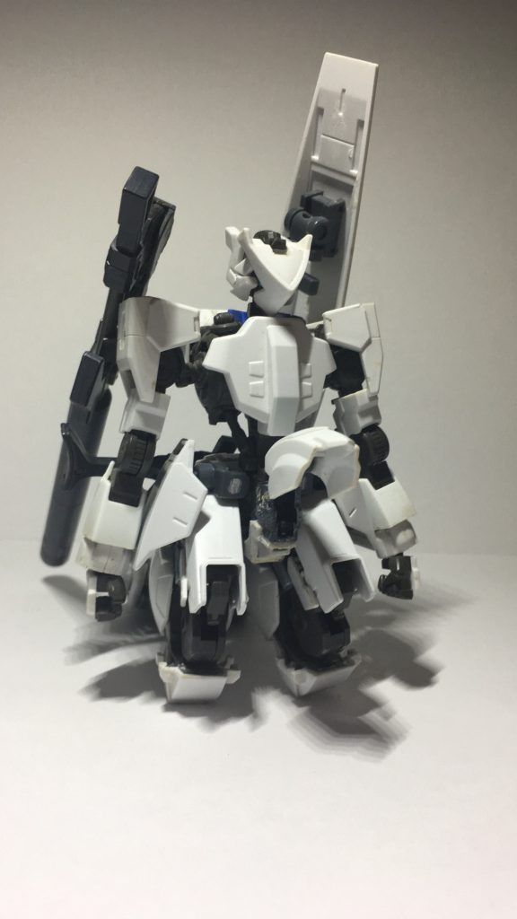 コクピット
本来ならリアクターの間に収まるのだが修復不可能な程に破損していたため、やむお得ず股間にコクピットを増設した。
意外にも被弾しにくいらしいとか…