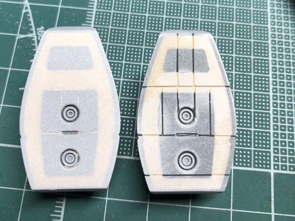 埋めただけでは平坦になってしまうのでテキトーな形で筋彫りをやってみました。