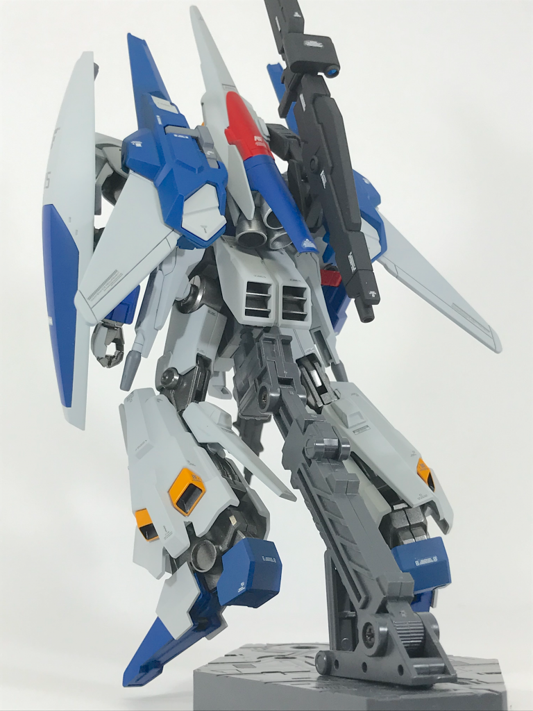 カラーリングは主役機っぽく
赤、青、白のトリコロール
カラーにしてみました。