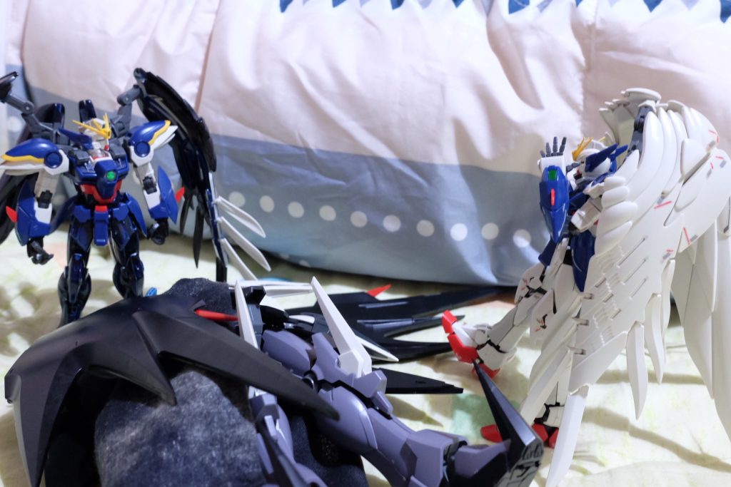 白：おい、行くぞ青いの！  「アレ」に巻き込まれたらおわりだ！
青：オッケー

ヘル：は？  オレは？

白：待機！  いいから待ってろ！
ヘル：嫌なんだが！？