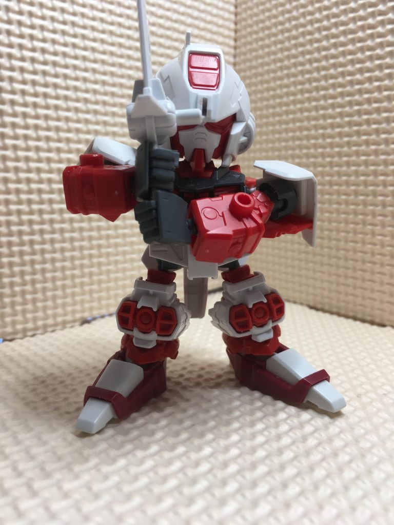 可動部を変更して、構えがとれるか確認
この構えは手首の返しが必須なので
拳は次元ビルドナックルズを使用