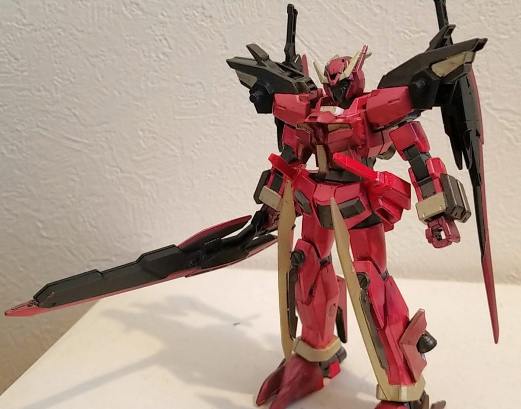 本機はバックパックを取り外し、軽装モードでの戦闘も可能
その際には肩のブースターが前後に動き機動力を補う
