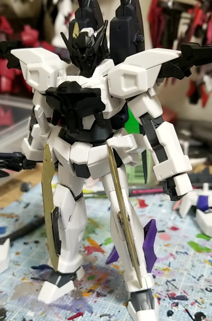 製作第一段階
ここではまだナタクを買っていなかった
頭部と胸部にはバンダイの30mmのオプションパーツを使用、頭部と胸部を削って接着
ブレードはマーズフォーウェポンズを使用
膝のブレードはトランジェントのGNパルチザンを使用
紫のパーツはダンボール戦記のエンペラー?(だっけ?)のパーツを使用