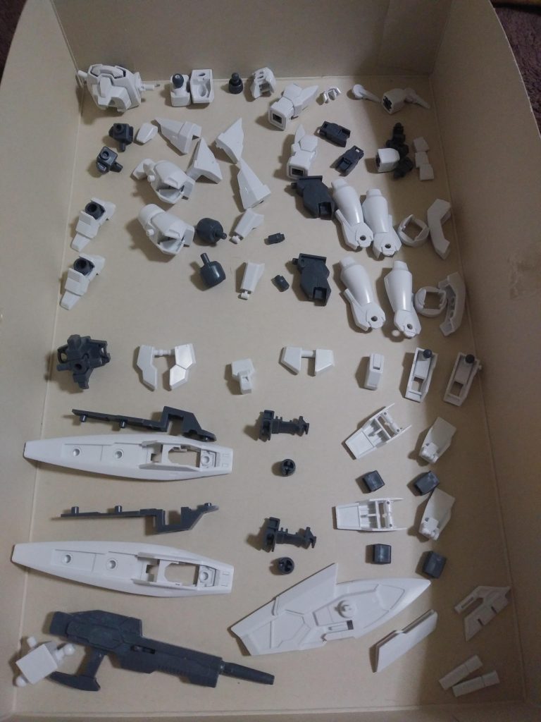 パーツを大まかに分離。
ここから色を塗っていきます。