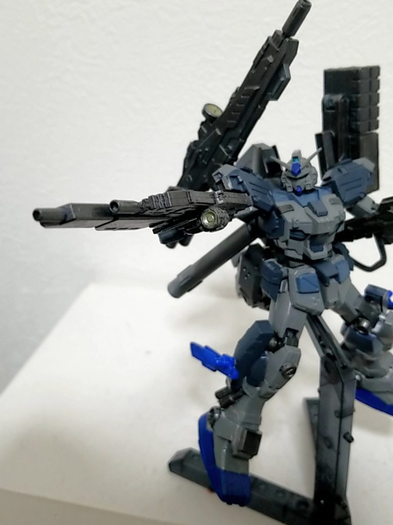 2連ビームライフル
銃口が2つ付けられたビームライフル
バレルの長さをずらす事によりビームの発射をずらし、敵の不意をつける