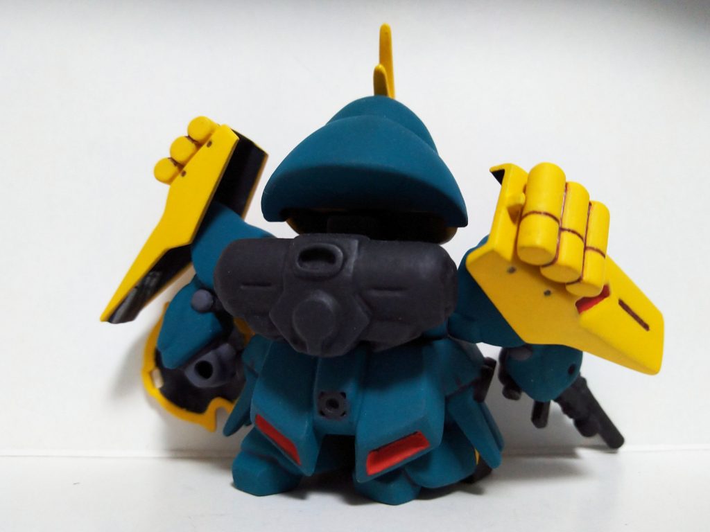 腰側面のバーニアは市販パーツに置き換えて作り直しています。