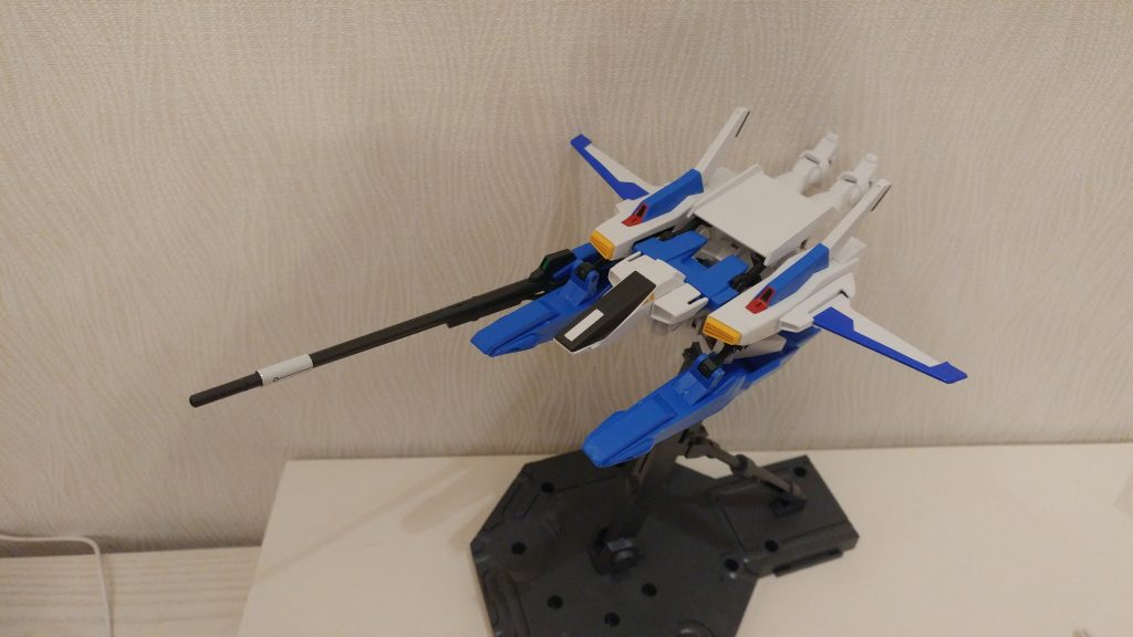 Gフライヤー形態
ドッズライフルとシールドを外した以外は特に変更点等はありません。