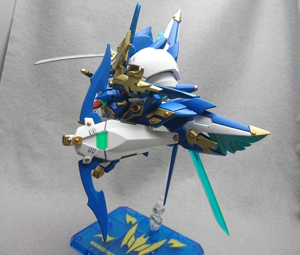 シールドは展開して弓になります