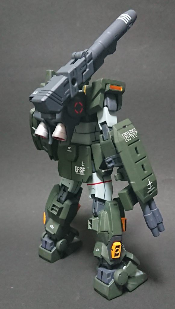 背部キャノンはビルダーズパーツ。
右手ツインライフルはBD3。