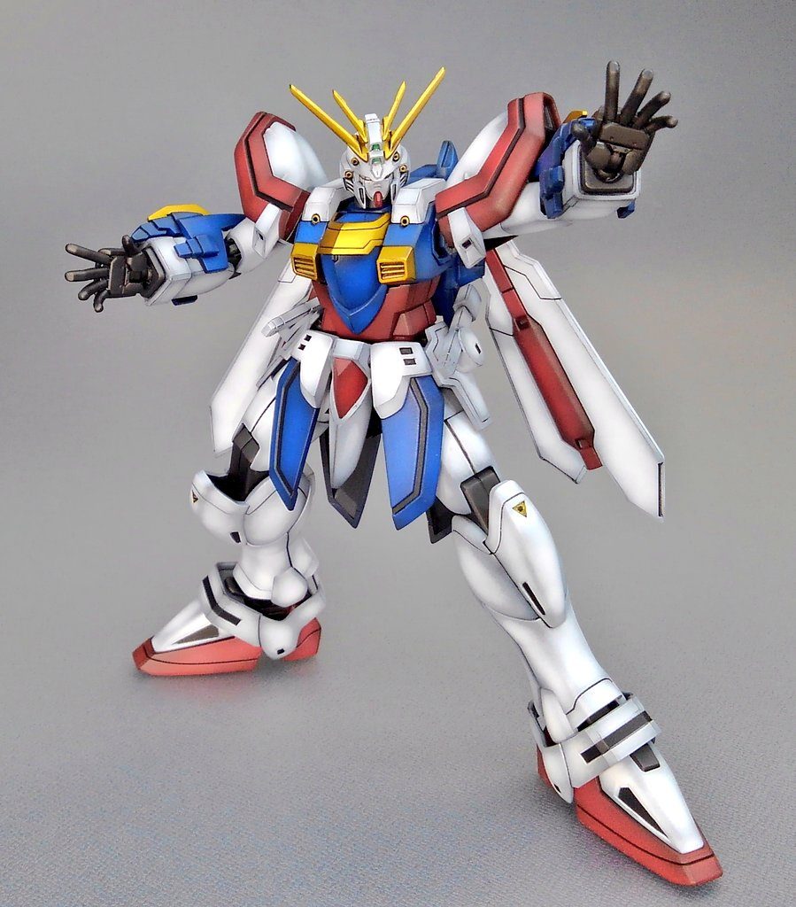 格闘家らしい平手は、ビルドナックルズ(丸)を使用。