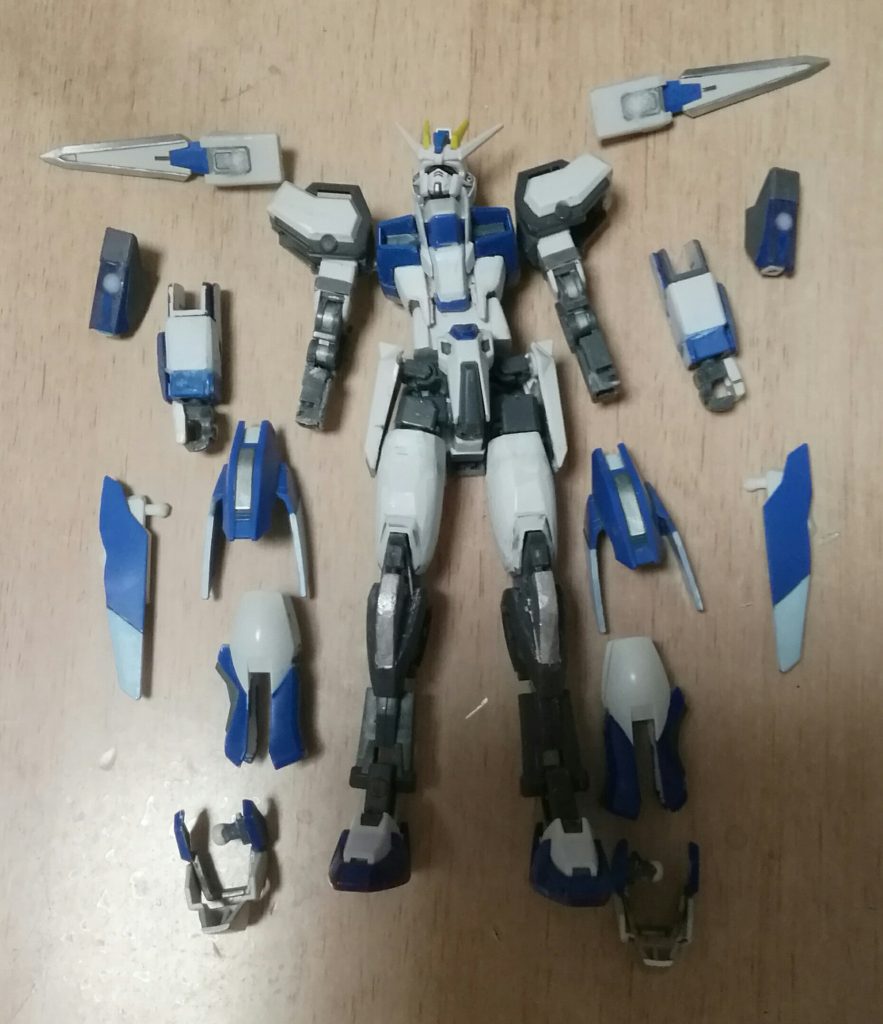 その後ストライクの汎用性を取り戻すために全体的に改修をしました
内容としては接着されていたパーツなどの脱着化です