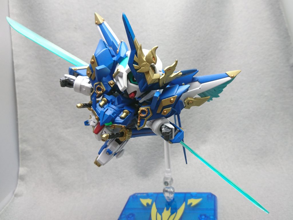 ウイングに付いてるブレードは腕に装備出来ます