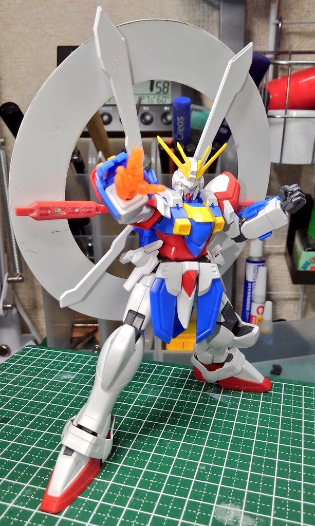 背中の日輪はプラバンからのスクラッチで本体とマグネット接続にしてあります。