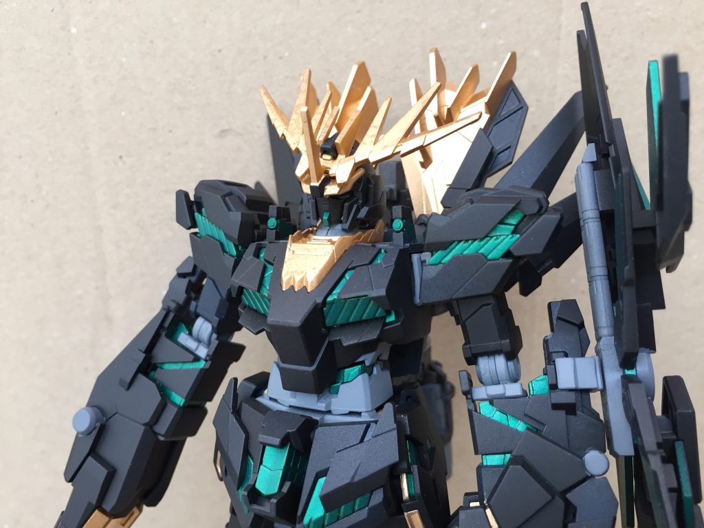 主装甲は真っ黒にしています。クレオスさんの黒サフェーサーです。