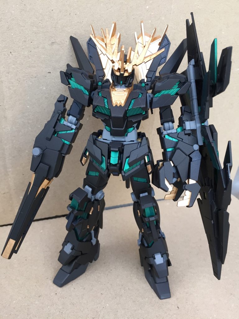 サイコフレームはメタリックグリーン。左腕のシールドは必要か?という気もしますが、まあカッコつけ優先ですので(笑)。