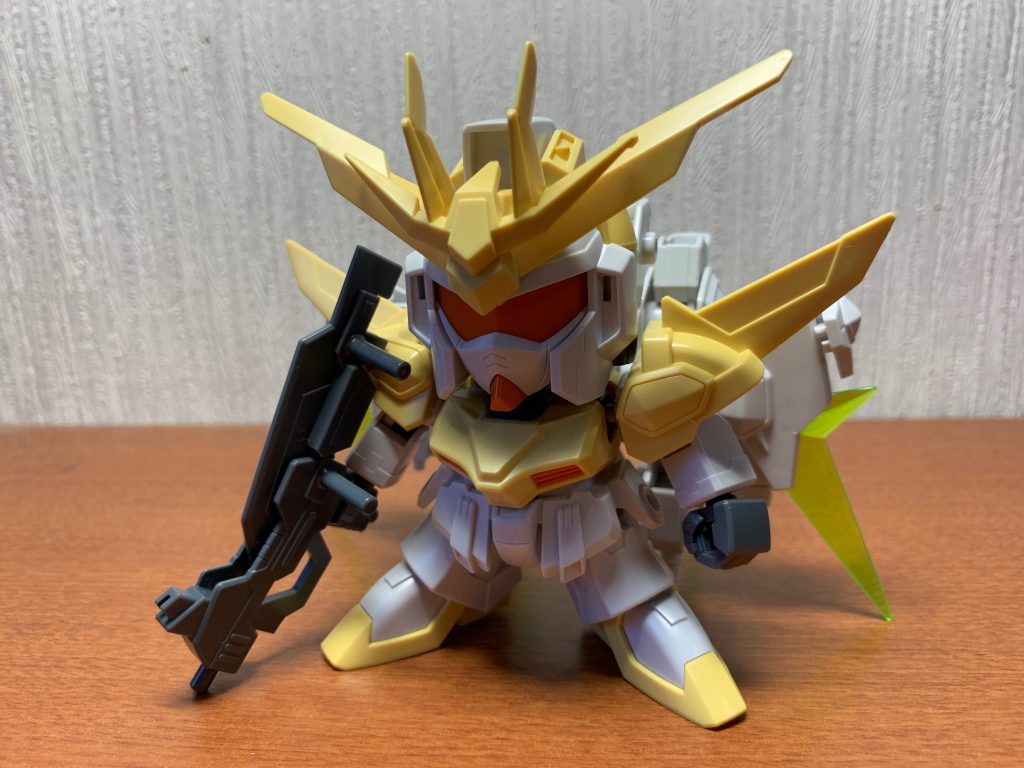 素組みの状態.
塗装しなきゃいけない部分が鬼のようにあります.