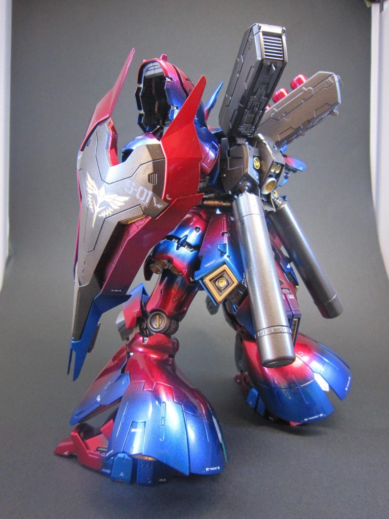 フレームやバックパックなどはメタリックフレームで