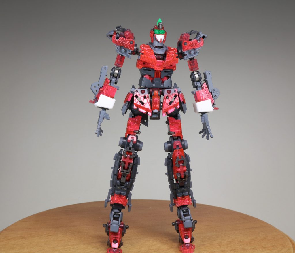 フレームだけの状態
武器、フレーム部分はメカサフ、スーパーヘヴィとライトを塗り分けで少し情報量を上げています。

サイコフレームのパーツも裏にシルバー、表にクリアレッドとルビーレッドのパールを混ぜたものを、元のピンクっぽいクリアのパーツの色も残るようにグラデーションしてあります。