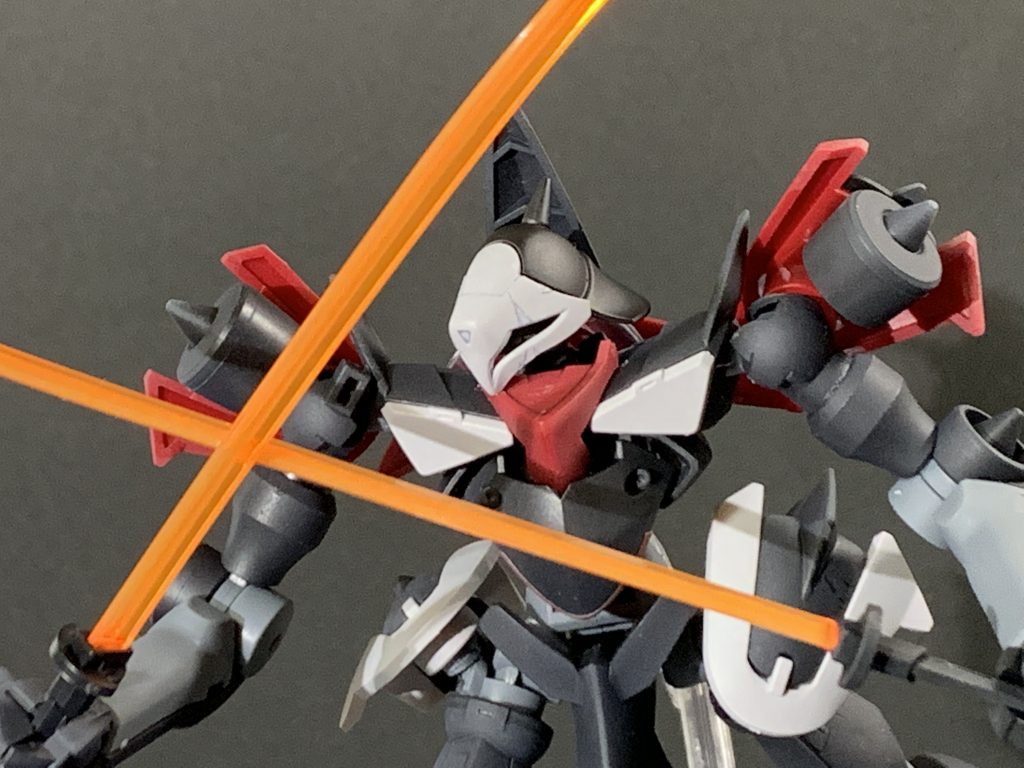 顔部分にヒビ割れを入れて戦闘狂のようなイメージにしてみました。