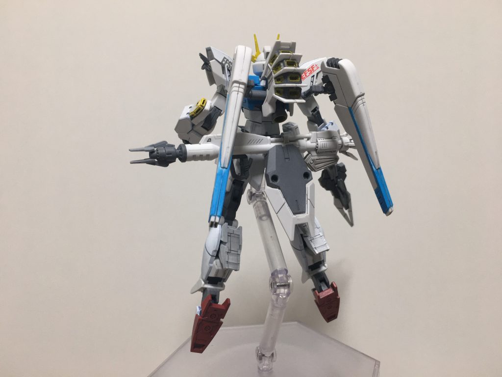 バックショット
背面はこんな状態。このアーマーを作るときにちょっと難点だったのが、V.S.B.Rの取り付けとコアガンダムの初期で持っているシールドなんですがしっかりマウントできるようになっています。