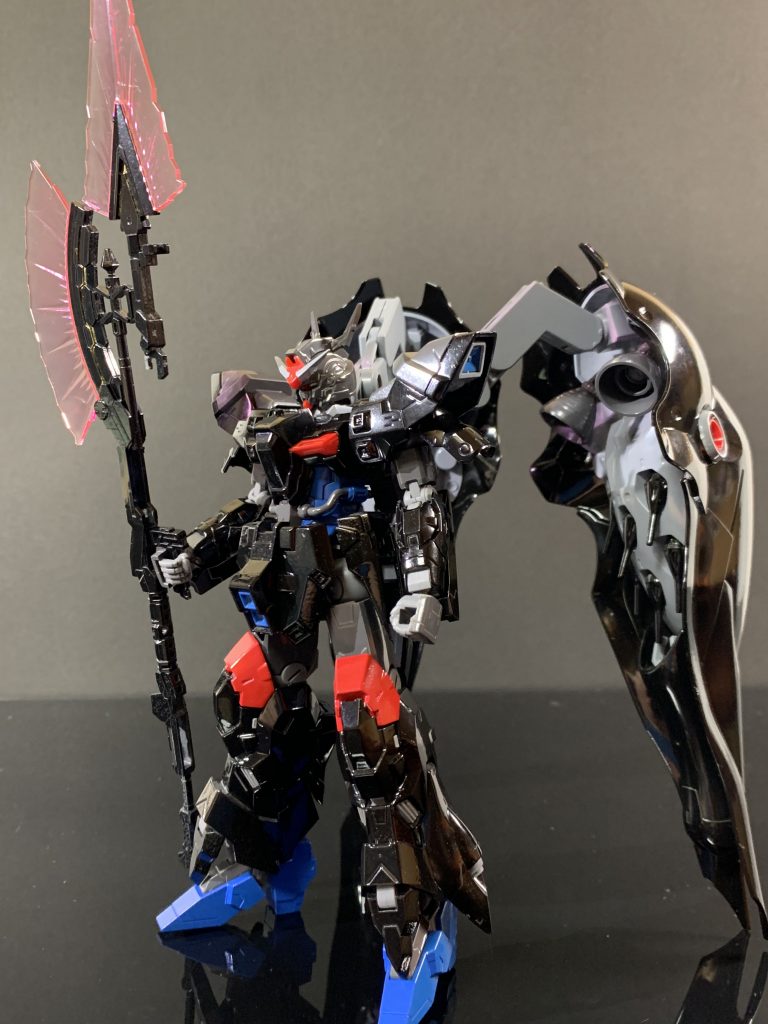 立ち姿。クシャトリヤのバインダーがとにかくデカイ。