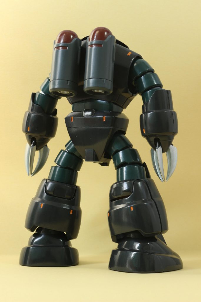 そんな事を、ひょんな事から偶々再会した知人に話し、見てもらいました。
その人もプラモを作る人で、私の作風やウリを知っていました。
だからこれを見た時に「こっち(綺麗な方)の方が逆に凄いし良かったんじゃない？」と言ってもらえて嬉しかったと同時に、前の文章を後悔しました。
言い訳のようにも見え、恥ずかしいですがそんなこんなで編集しました。

…かなり長くなっちゃったな(笑)
こんなどうでも良い話をここまで読んじゃった方がいましたら、申し訳ないです。
あと、こんな気持ちで作った作品でも見てくれた皆さん、良いねを押してくれた皆さん、本当にありがとうございます。

やっぱりサンキューな、ズゴック