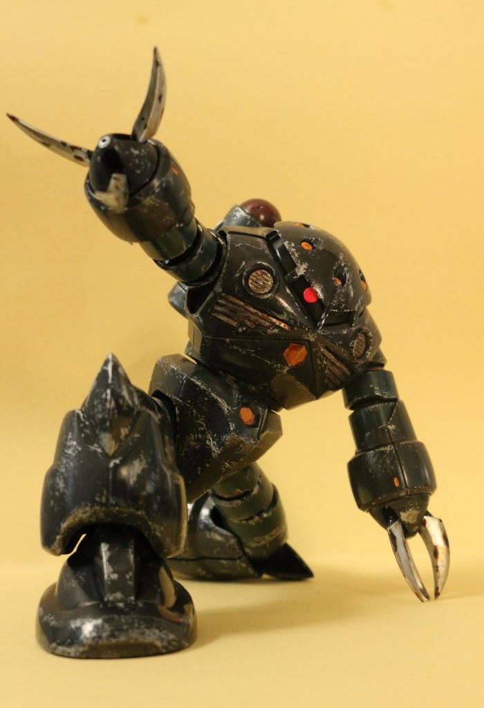 ムラやアラの解りやすい艶あり、クリアなしの塗装に誤魔化しウェザリングも無し！
勇気の接写も携え、いざ！自慢の時!!



…ところが、自分程プラモ熱がなかったり、思いの外塗装に拘っていなかったりで、反応がイマイチでした。
こうして行き場を失った「らぷてぃが流筆塗り術」を認めてもらいたい衝動はついにネットの世界へ矛先を向けたのでした(笑)