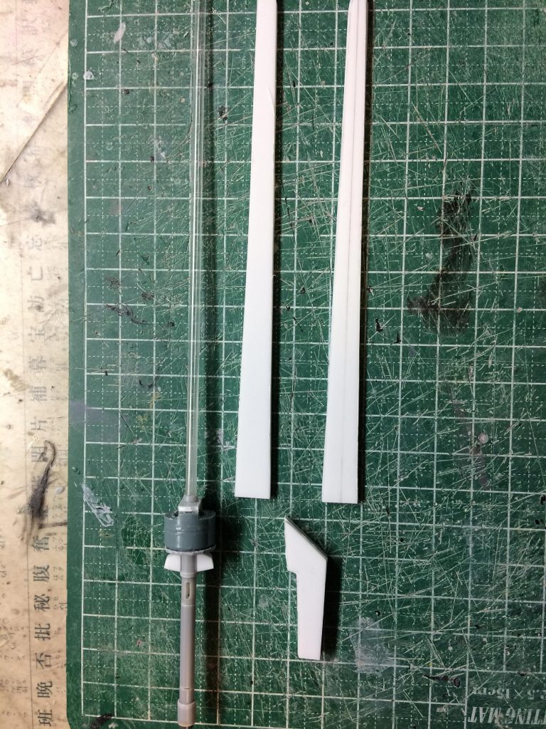 基部の丸い部分はHGガンタンクの転輪ですが、他はスクラッチです。