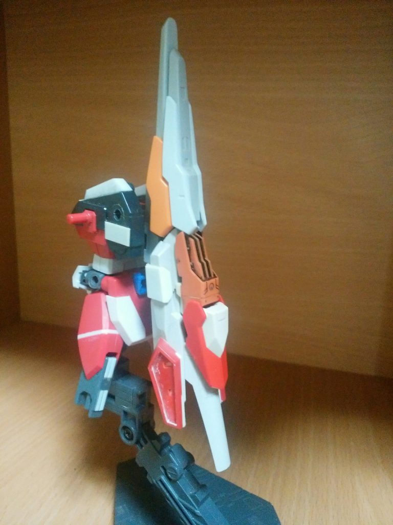 背中のパーツです。写真が制作中のもので一部パーツが違いますが下の写真と一緒にご覧ください。