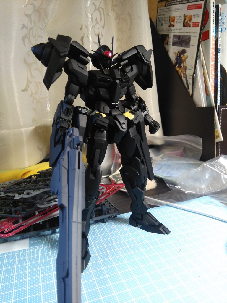 塗装は黒サフ→白サフ→ガイア系で塗装です。
黒サフを吹いてるので微妙なグラデーションになっている（はず）