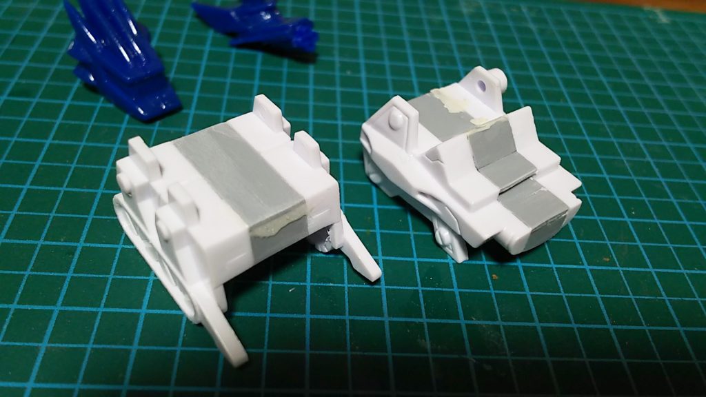 肩鎧はプラ板幅増し。