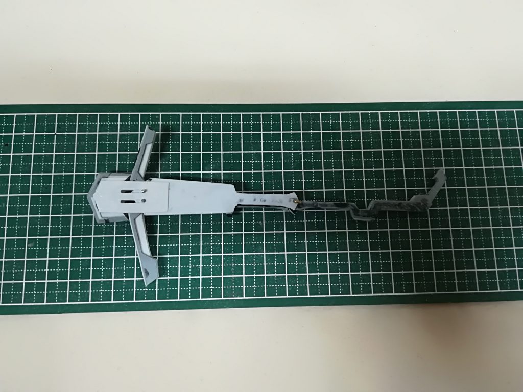 鎌制作過程。
基本的にプラ板の積層ですが、刃の受け部分の可動にミニ四駆の小さいギアを使用しています。