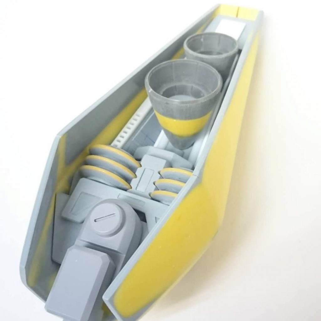 ほとんどがプラ板工作で
外装の曲面はポリパテで
整形しています。