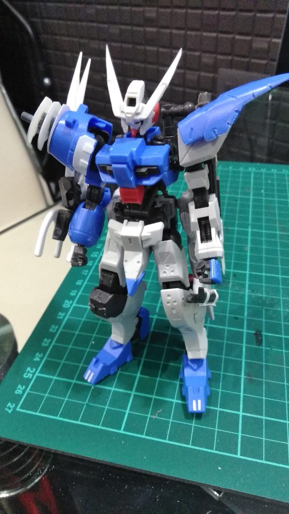 塗装前。
今回は余り塗料を使っての作成なのでシルバーがメイン。
やはり黒く塗る方が自分のテンションが高いことに気づく。
次は塗りたい色をしよう。
2000円企画・・・考える作成だった。