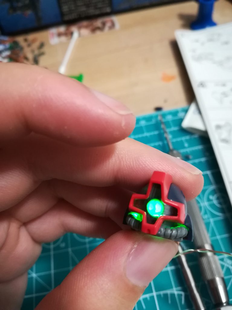 モノアイを光らすところからスタートしました。