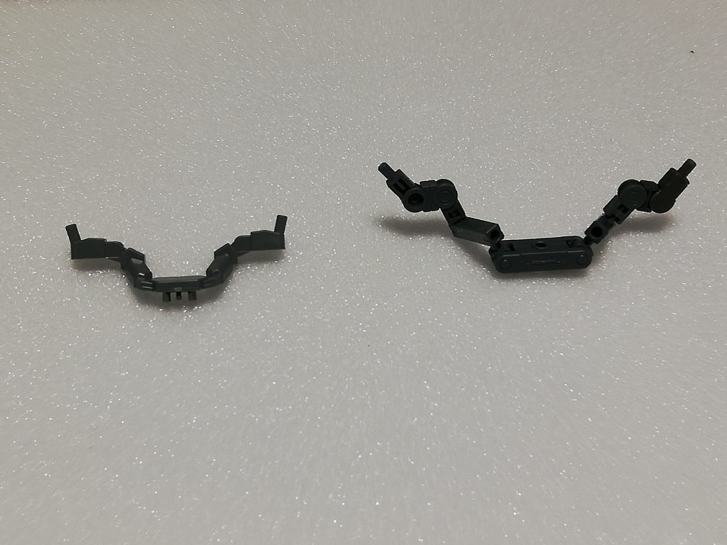 主な改造箇所の紹介です。
まずは背中とアームドアーマーDEを繋ぐジョイントをバトルアームズとボールデンアームズを組み合わせて自作。
ちょっと大型化してしまいますが各部可動するようになりました。