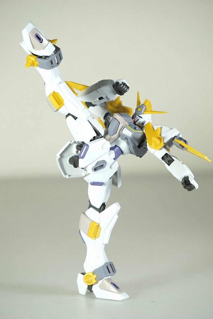 こいつを組んでみて、HGの可動がワンランク上がったと感じました。すごいなガンプラ。通常のジャスティスを求む。