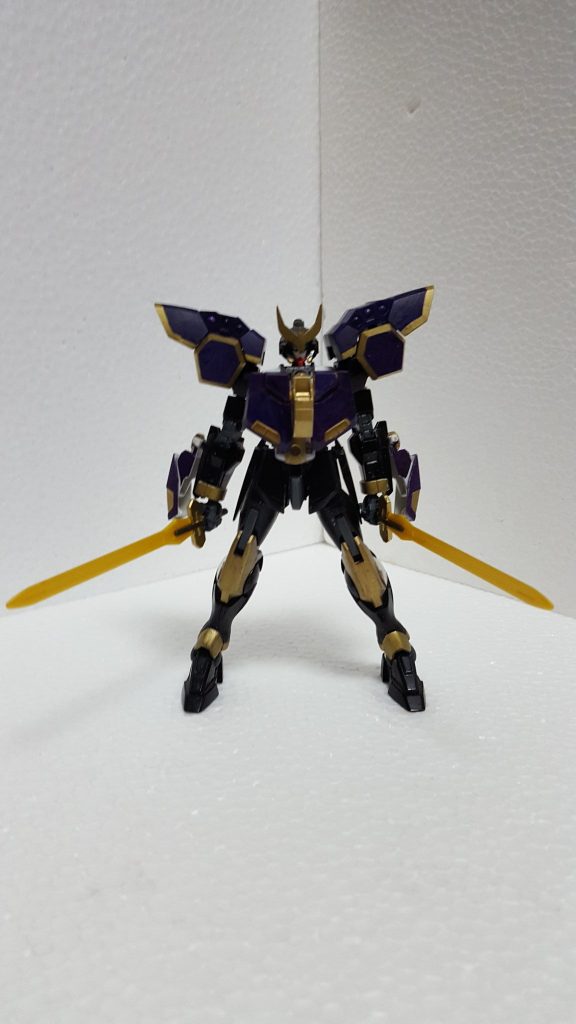 ライジングタイタスフォーム

追加部分
胸部装甲を大きめなのに交換
タイタンソードを通常の二刀流に

両肩両手の装甲は左右入れ替える事により裏側に隠されていたライジング用の装甲に交換できる

そして何故二刀流かと言うと劇中でタイタンソードを二刀流してたのを元にしたのだー