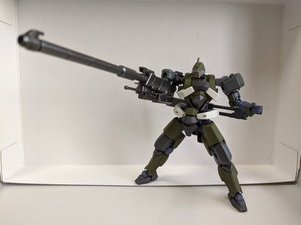 滑腔砲。
鉄火団が手に入れられるならどこでも手に入るでしょ、ということで主砲として装備。主人公に吹き飛ばされた右腕が全部砲になってます。