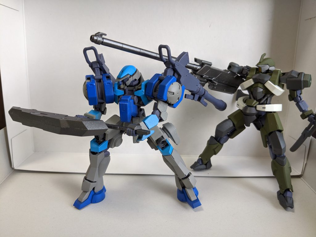 主人公機のレーヴェ・グレイズと一緒に。
主人公と阿頼耶識持ちサブパイロットの、宇宙への逃避行に相乗りする形で戦力になる設定。