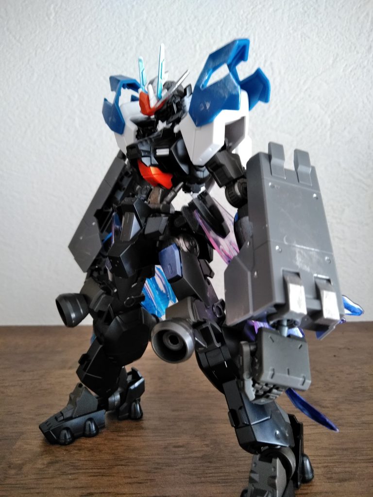 他のものにも使えるよう
汚しのような塗装で氷の籠手をイメージ
アスタロトアンテナが外でも使えそうで満足!
格闘戦特化アスタロト