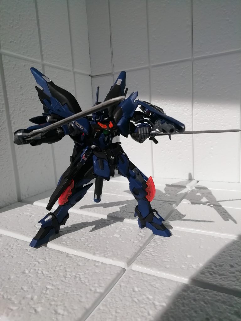 シナンジュ・ディオーネの必殺の武器、その名もディオーネ・ソード!
……はい、バエル・ソードからそのまんま何の捻りもございません…←