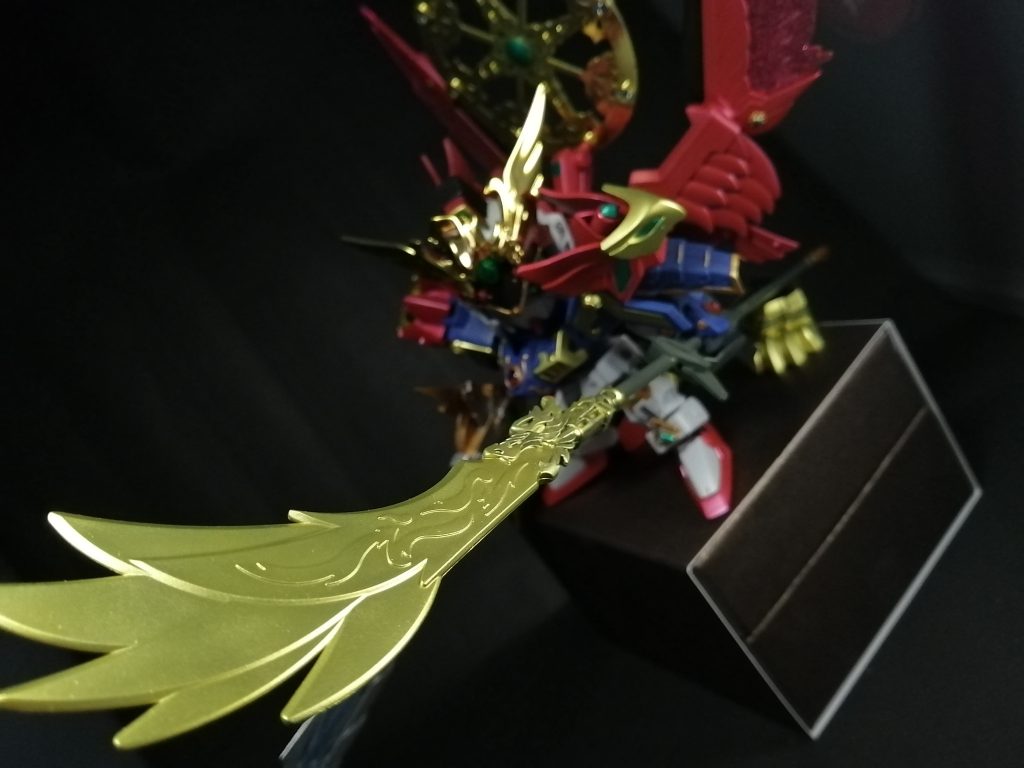 真関羽ガンダムに付いてくるエフェクト付きの鬼牙偃月刀を高エネルギー長射程ビームとして装備させました。