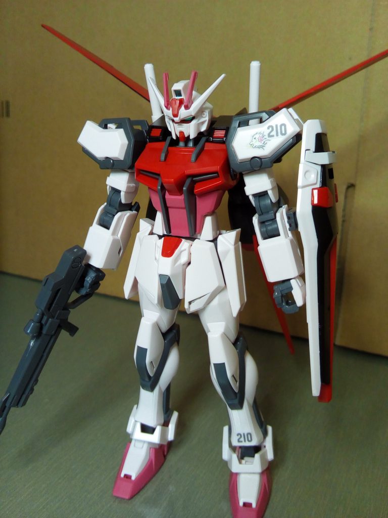 左肩にはカガリのパーソナルマークが入ります。獅子と百合の花がモチーフだそうです。