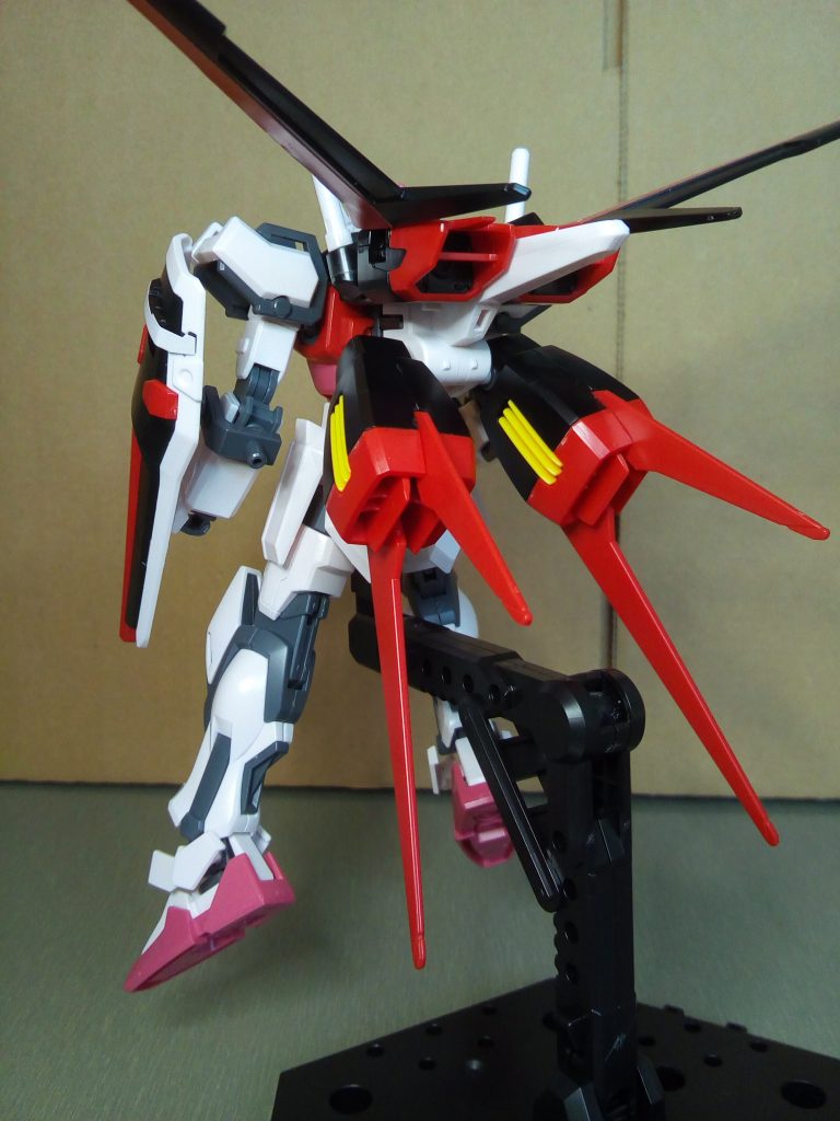 バックパックはエールストライカーが装備されています。