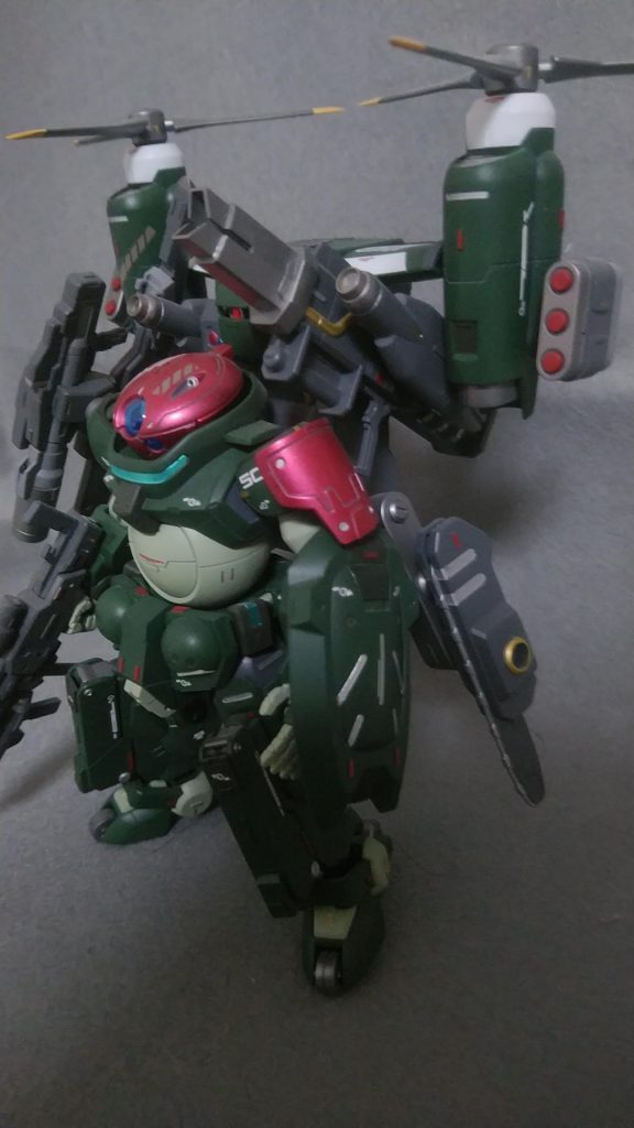 各部の塗り分けとティルトローターパックのモノアイを別パーツで作成しています