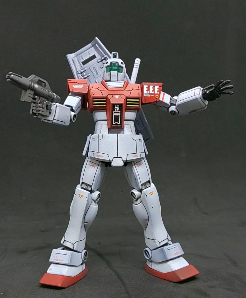 どっかしら、ポージングも腰を落とさず棒立ち、スプレービームガンも構えられずの弱々GMを再現♪