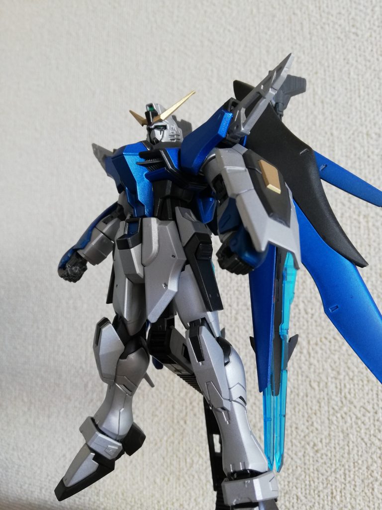 ちなみに名前のアクアは青いからと適当につけた名前で水中用とか水使った戦いをするとかそういう設定はございませんw