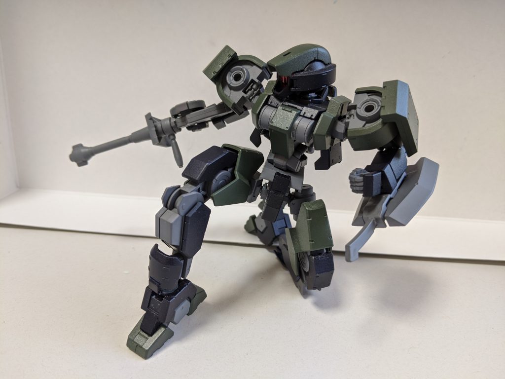 立膝もきまる。